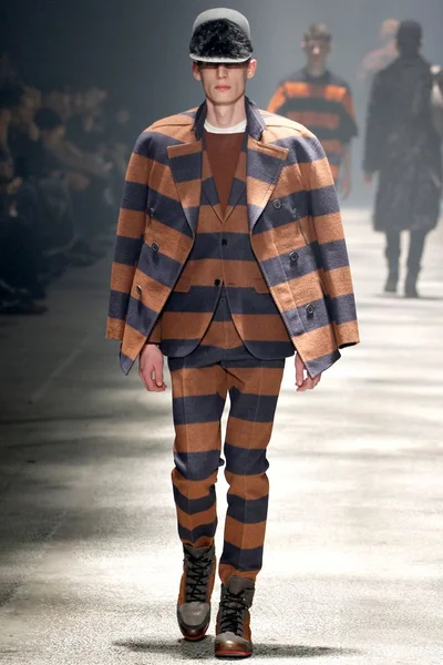 Look 30